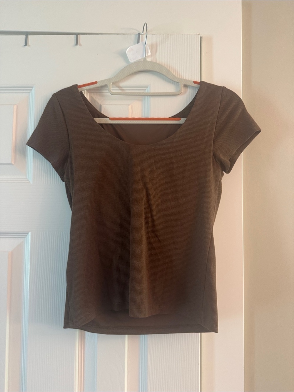 Scoop Neck Short Sleeve Crop Top in Brown